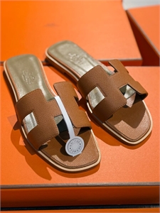 {{productViewItem.photos[photoViewList.activeNavIndex].Alt || productViewItem.photos[photoViewList.activeNavIndex].Description || 'Тапочки HERMES'}}