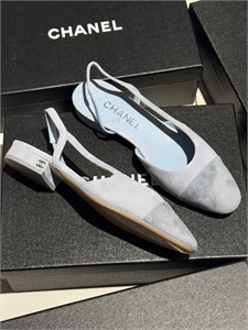 {{productViewItem.photos[photoViewList.activeNavIndex].Alt || productViewItem.photos[photoViewList.activeNavIndex].Description || 'Туфли CHANEL'}}