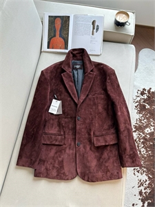 {{productViewItem.photos[photoViewList.activeNavIndex].Alt || productViewItem.photos[photoViewList.activeNavIndex].Description || 'Пиджак BALENCIAGA'}}