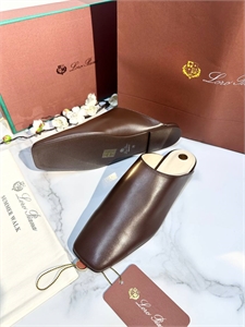 {{productViewItem.photos[photoViewList.activeNavIndex].Alt || productViewItem.photos[photoViewList.activeNavIndex].Description || 'Мюли LORO PIANA'}}