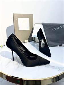 {{productViewItem.photos[photoViewList.activeNavIndex].Alt || productViewItem.photos[photoViewList.activeNavIndex].Description || 'Туфли TOM FORD'}}