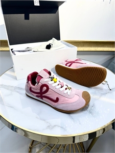 {{productViewItem.photos[photoViewList.activeNavIndex].Alt || productViewItem.photos[photoViewList.activeNavIndex].Description || 'Кроссовки LOEWE'}}