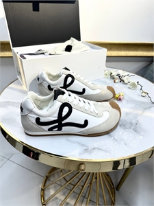 {{productViewItem.photos[photoViewList.activeNavIndex].Alt || productViewItem.photos[photoViewList.activeNavIndex].Description || 'Кроссовки LOEWE'}}