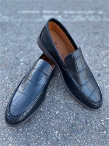 {{productViewItem.photos[photoViewList.activeNavIndex].Alt || productViewItem.photos[photoViewList.activeNavIndex].Description || 'Лоферы Loro piana из кожи крокодила'}}