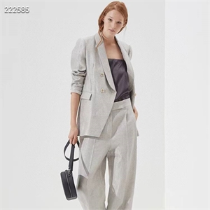 {{productViewItem.photos[photoViewList.activeNavIndex].Alt || productViewItem.photos[photoViewList.activeNavIndex].Description || 'Костюм'}}