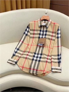 {{productViewItem.photos[photoViewList.activeNavIndex].Alt || productViewItem.photos[photoViewList.activeNavIndex].Description || 'Рубашка BURBERRY'}}