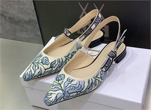 {{productViewItem.photos[photoViewList.activeNavIndex].Alt || productViewItem.photos[photoViewList.activeNavIndex].Description || 'Туфли DIOR'}}