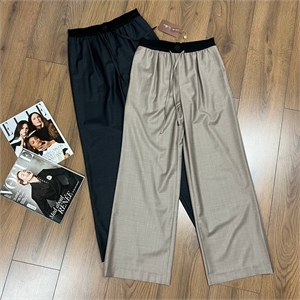 {{productViewItem.photos[photoViewList.activeNavIndex].Alt || productViewItem.photos[photoViewList.activeNavIndex].Description || 'Штаны LORO PIANA'}}