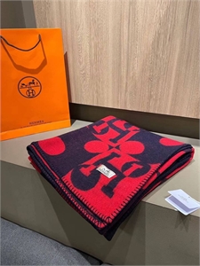 {{productViewItem.photos[photoViewList.activeNavIndex].Alt || productViewItem.photos[photoViewList.activeNavIndex].Description || 'Плед Hermes из шерсти и кашемира'}}