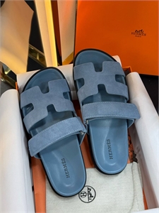 {{productViewItem.photos[photoViewList.activeNavIndex].Alt || productViewItem.photos[photoViewList.activeNavIndex].Description || 'Тапочки HERMES'}}