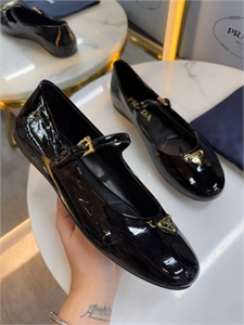 {{productViewItem.photos[photoViewList.activeNavIndex].Alt || productViewItem.photos[photoViewList.activeNavIndex].Description || 'Балетки PRADA'}}