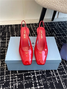 {{productViewItem.photos[photoViewList.activeNavIndex].Alt || productViewItem.photos[photoViewList.activeNavIndex].Description || 'Туфли PRADA'}}
