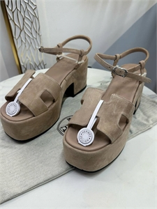 {{productViewItem.photos[photoViewList.activeNavIndex].Alt || productViewItem.photos[photoViewList.activeNavIndex].Description || 'Босоножки HERMES'}}
