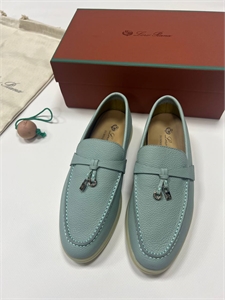 {{productViewItem.photos[photoViewList.activeNavIndex].Alt || productViewItem.photos[photoViewList.activeNavIndex].Description || 'Лоферы LORO PIANA'}}