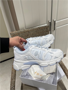 {{productViewItem.photos[photoViewList.activeNavIndex].Alt || productViewItem.photos[photoViewList.activeNavIndex].Description || 'Кроссовки DIOR'}}