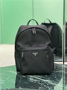 {{productViewItem.photos[photoViewList.activeNavIndex].Alt || productViewItem.photos[photoViewList.activeNavIndex].Description || 'Рюкзак Prada'}}