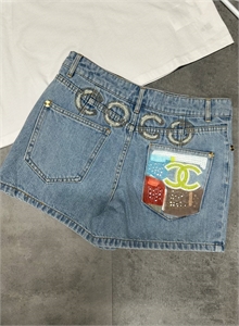 {{productViewItem.photos[photoViewList.activeNavIndex].Alt || productViewItem.photos[photoViewList.activeNavIndex].Description || 'Шорты CHANEL'}}