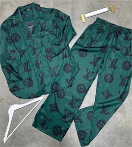 Костюм LOUIS VUITTON 133604