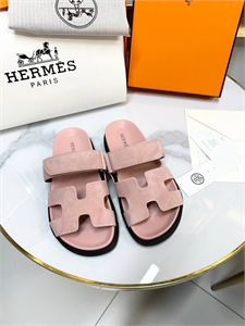 {{productViewItem.photos[photoViewList.activeNavIndex].Alt || productViewItem.photos[photoViewList.activeNavIndex].Description || 'Тапочки HERMES'}}