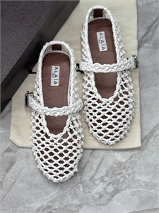 {{productViewItem.photos[photoViewList.activeNavIndex].Alt || productViewItem.photos[photoViewList.activeNavIndex].Description || 'Балетки ALAIA'}}