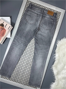 {{productViewItem.photos[photoViewList.activeNavIndex].Alt || productViewItem.photos[photoViewList.activeNavIndex].Description || 'Джинсы DIOR'}}
