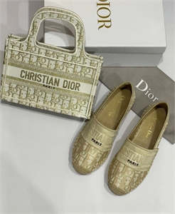 {{productViewItem.photos[photoViewList.activeNavIndex].Alt || productViewItem.photos[photoViewList.activeNavIndex].Description || 'Балетки DIOR'}}