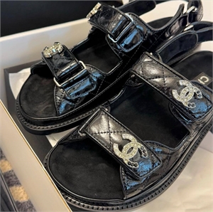 {{productViewItem.photos[photoViewList.activeNavIndex].Alt || productViewItem.photos[photoViewList.activeNavIndex].Description || 'Сандалии CHANEL'}}