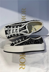 {{productViewItem.photos[photoViewList.activeNavIndex].Alt || productViewItem.photos[photoViewList.activeNavIndex].Description || 'Кеды DIOR'}}