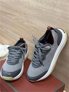 {{productViewItem.photos[photoViewList.activeNavIndex].Alt || productViewItem.photos[photoViewList.activeNavIndex].Description || 'Кроссовки LP'}}