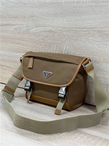 {{productViewItem.photos[photoViewList.activeNavIndex].Alt || productViewItem.photos[photoViewList.activeNavIndex].Description || 'Сумка PRADA'}}