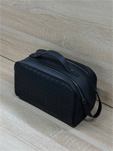 {{productViewItem.photos[photoViewList.activeNavIndex].Alt || productViewItem.photos[photoViewList.activeNavIndex].Description || 'Несессер BV'}}
