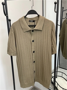 {{productViewItem.photos[photoViewList.activeNavIndex].Alt || productViewItem.photos[photoViewList.activeNavIndex].Description || 'Поло  FENDI'}}
