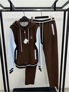 {{productViewItem.photos[photoViewList.activeNavIndex].Alt || productViewItem.photos[photoViewList.activeNavIndex].Description || 'Спортивный костюм BC'}}
