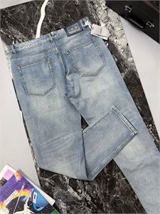 {{productViewItem.photos[photoViewList.activeNavIndex].Alt || productViewItem.photos[photoViewList.activeNavIndex].Description || 'Джинсы DIOR'}}