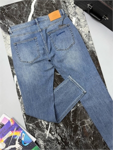 {{productViewItem.photos[photoViewList.activeNavIndex].Alt || productViewItem.photos[photoViewList.activeNavIndex].Description || 'Джинсы SANTONI LAURENT'}}