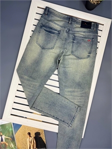 {{productViewItem.photos[photoViewList.activeNavIndex].Alt || productViewItem.photos[photoViewList.activeNavIndex].Description || 'Джинсы KITON'}}