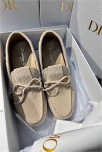 {{productViewItem.photos[photoViewList.activeNavIndex].Alt || productViewItem.photos[photoViewList.activeNavIndex].Description || 'Мокасины DIOR'}}