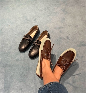 {{productViewItem.photos[photoViewList.activeNavIndex].Alt || productViewItem.photos[photoViewList.activeNavIndex].Description || 'Мокасины MIU MIU'}}