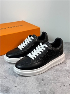 {{productViewItem.photos[photoViewList.activeNavIndex].Alt || productViewItem.photos[photoViewList.activeNavIndex].Description || 'Кроссовки LV'}}