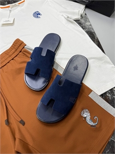 {{productViewItem.photos[photoViewList.activeNavIndex].Alt || productViewItem.photos[photoViewList.activeNavIndex].Description || 'Тапочки HERMES'}}