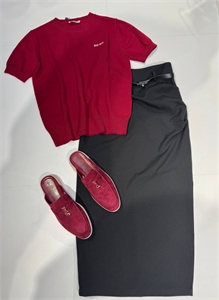 {{productViewItem.photos[photoViewList.activeNavIndex].Alt || productViewItem.photos[photoViewList.activeNavIndex].Description || 'Кофта MIU MIU'}}