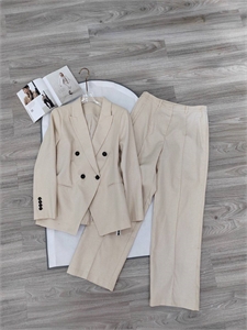 {{productViewItem.photos[photoViewList.activeNavIndex].Alt || productViewItem.photos[photoViewList.activeNavIndex].Description || 'Костюм'}}