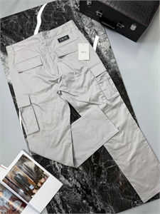 {{productViewItem.photos[photoViewList.activeNavIndex].Alt || productViewItem.photos[photoViewList.activeNavIndex].Description || 'Брюки карго DIOR'}}