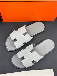 {{productViewItem.photos[photoViewList.activeNavIndex].Alt || productViewItem.photos[photoViewList.activeNavIndex].Description || 'Шлепки HERMES'}}