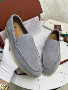 {{productViewItem.photos[photoViewList.activeNavIndex].Alt || productViewItem.photos[photoViewList.activeNavIndex].Description || 'Лоферы LP'}}