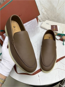 {{productViewItem.photos[photoViewList.activeNavIndex].Alt || productViewItem.photos[photoViewList.activeNavIndex].Description || 'Лоферы LP'}}