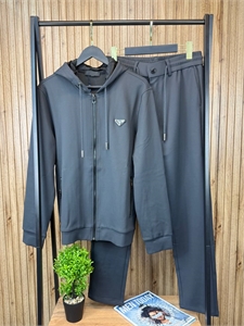 {{productViewItem.photos[photoViewList.activeNavIndex].Alt || productViewItem.photos[photoViewList.activeNavIndex].Description || 'Спортивный костюм PRADA'}}