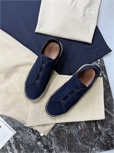 {{productViewItem.photos[photoViewList.activeNavIndex].Alt || productViewItem.photos[photoViewList.activeNavIndex].Description || 'Кеды ZEGNA'}}