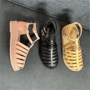 {{productViewItem.photos[photoViewList.activeNavIndex].Alt || productViewItem.photos[photoViewList.activeNavIndex].Description || 'Сандалии CHANEL'}}