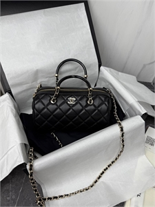 {{productViewItem.photos[photoViewList.activeNavIndex].Alt || productViewItem.photos[photoViewList.activeNavIndex].Description || 'Сумка CHANEL'}}